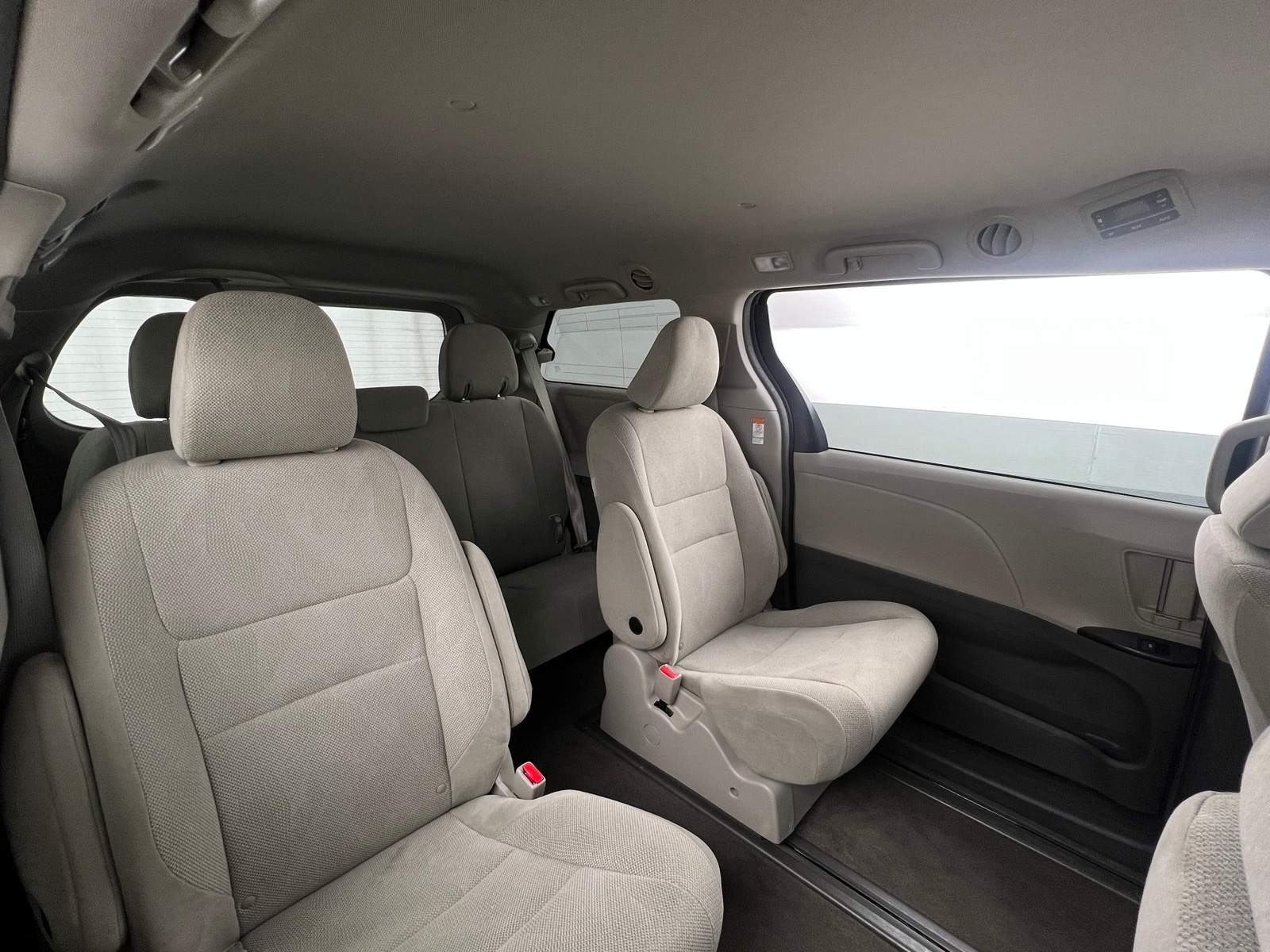 Thumbnail: 2019 Toyota Sienna - 6