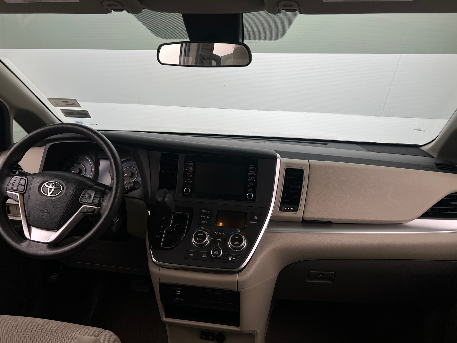 Thumbnail: 2019 Toyota Sienna - 3