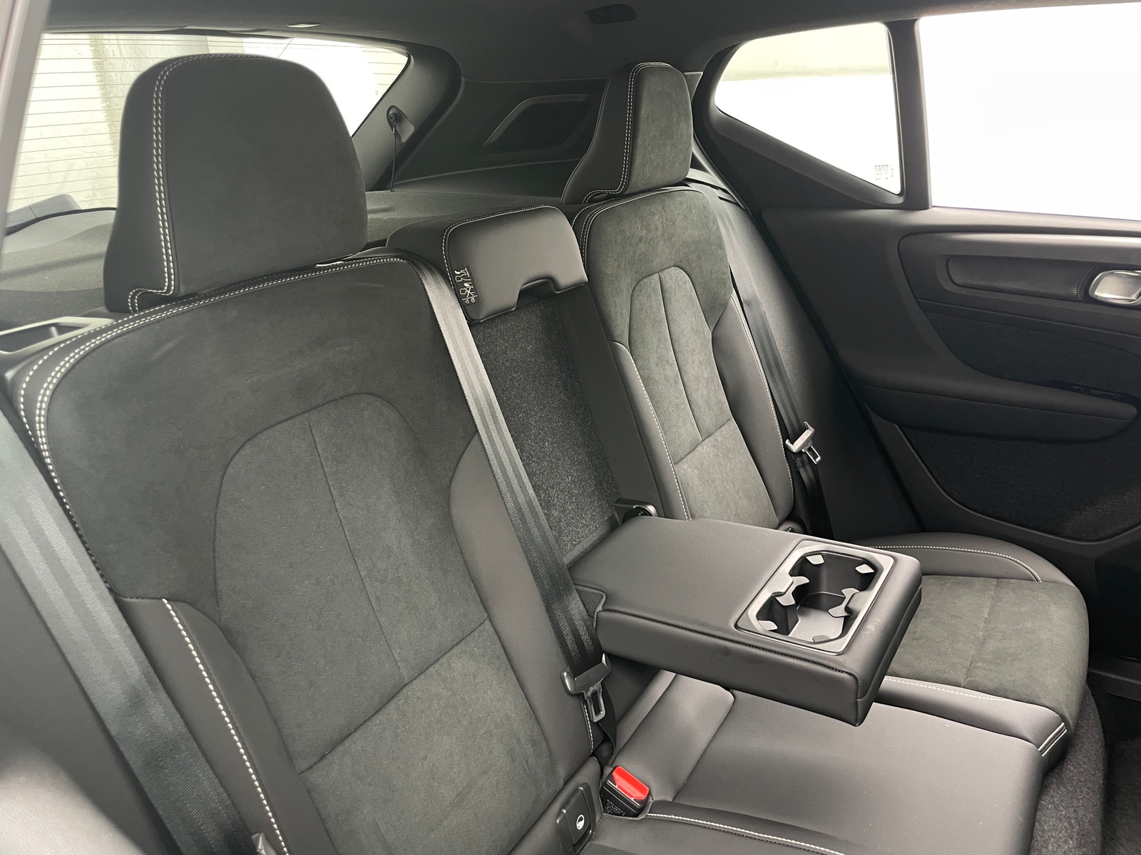 Thumbnail: 2023 Volvo XC40 - 6