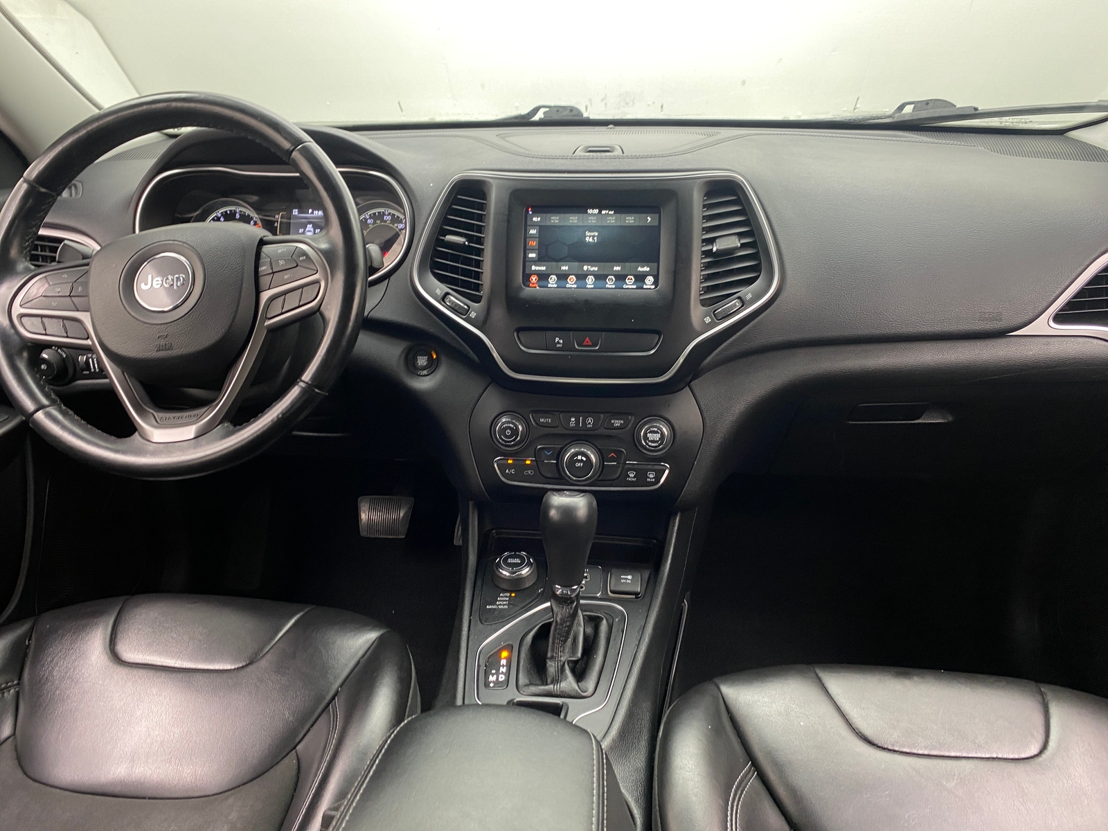 Thumbnail: 2019 Jeep Cherokee - 3