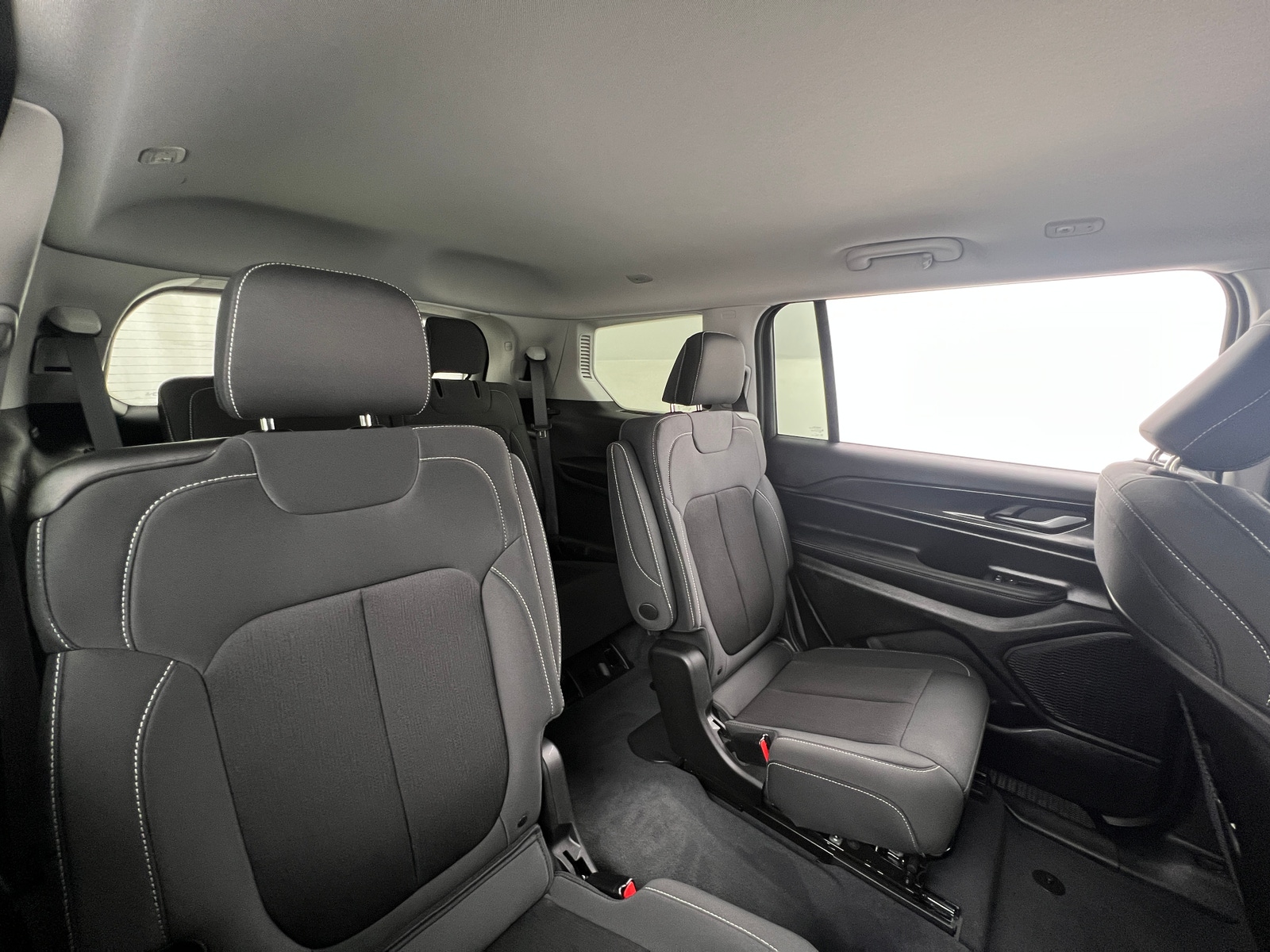 Thumbnail: 2023 Jeep Grand Cherokee L - 6