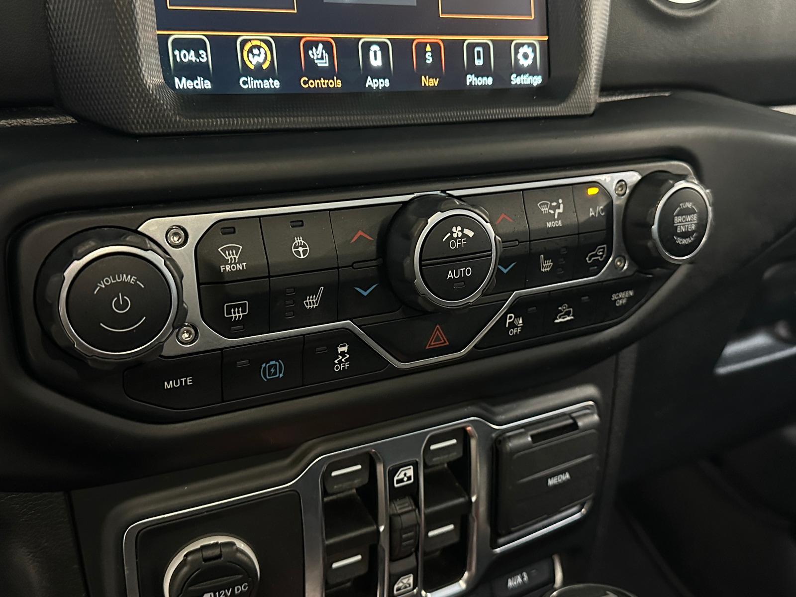 Thumbnail: 2021 Jeep Wrangler - 3