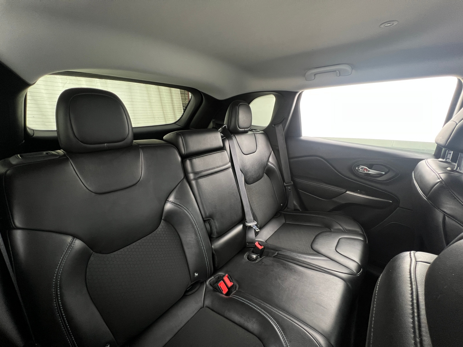Thumbnail: 2019 Jeep Cherokee - 6