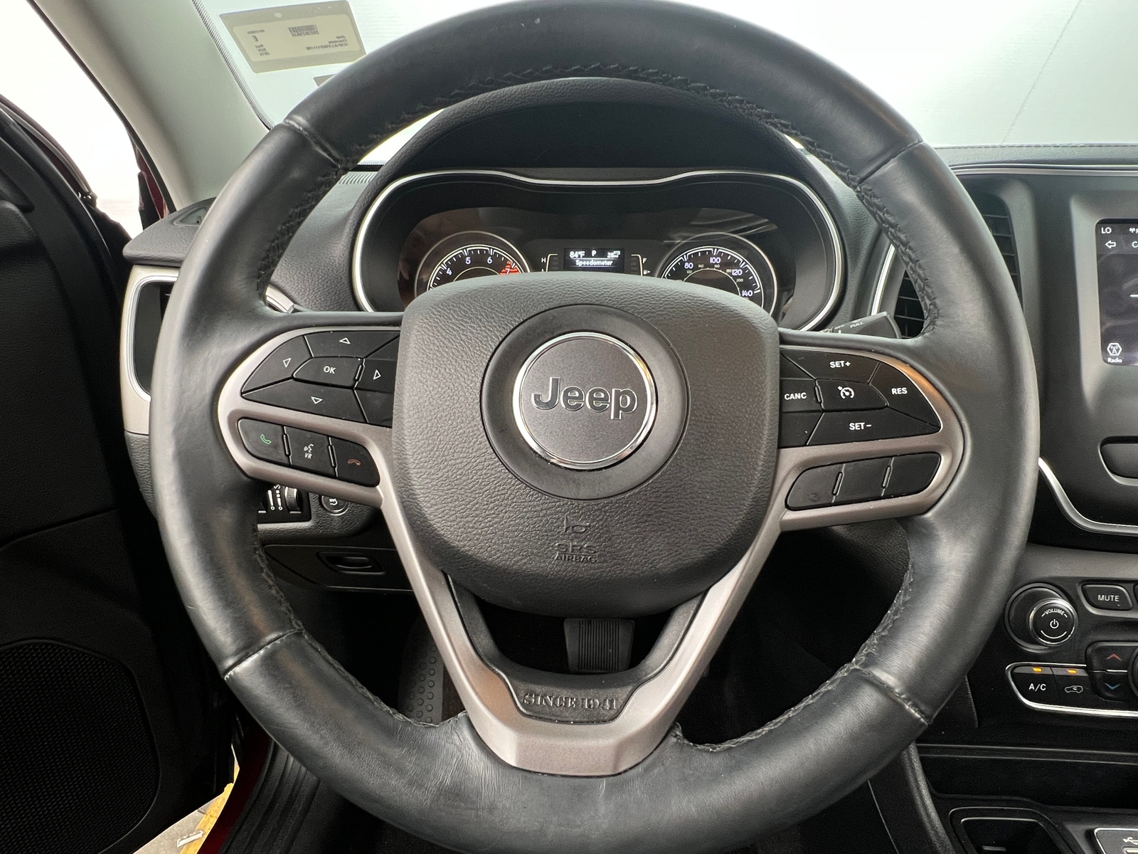 Thumbnail: 2019 Jeep Cherokee - 5