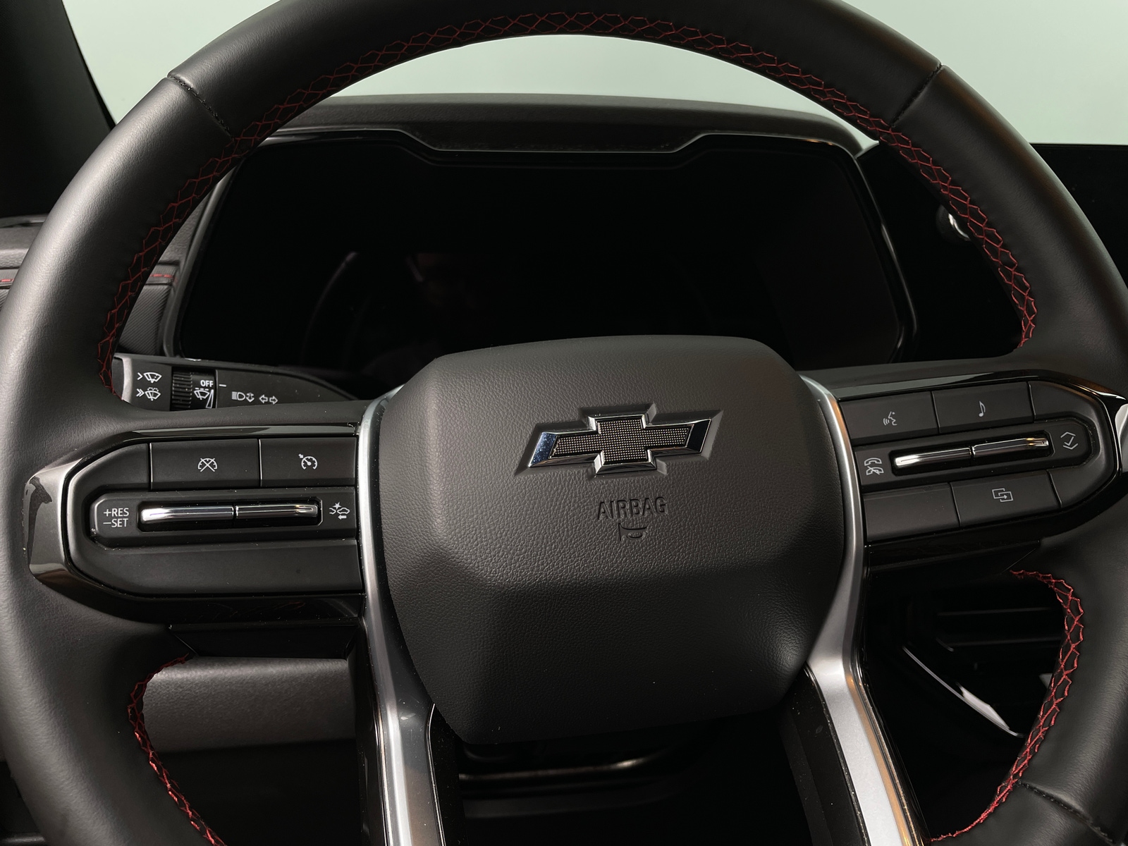 Thumbnail: 2024 Chevrolet Colorado - 5