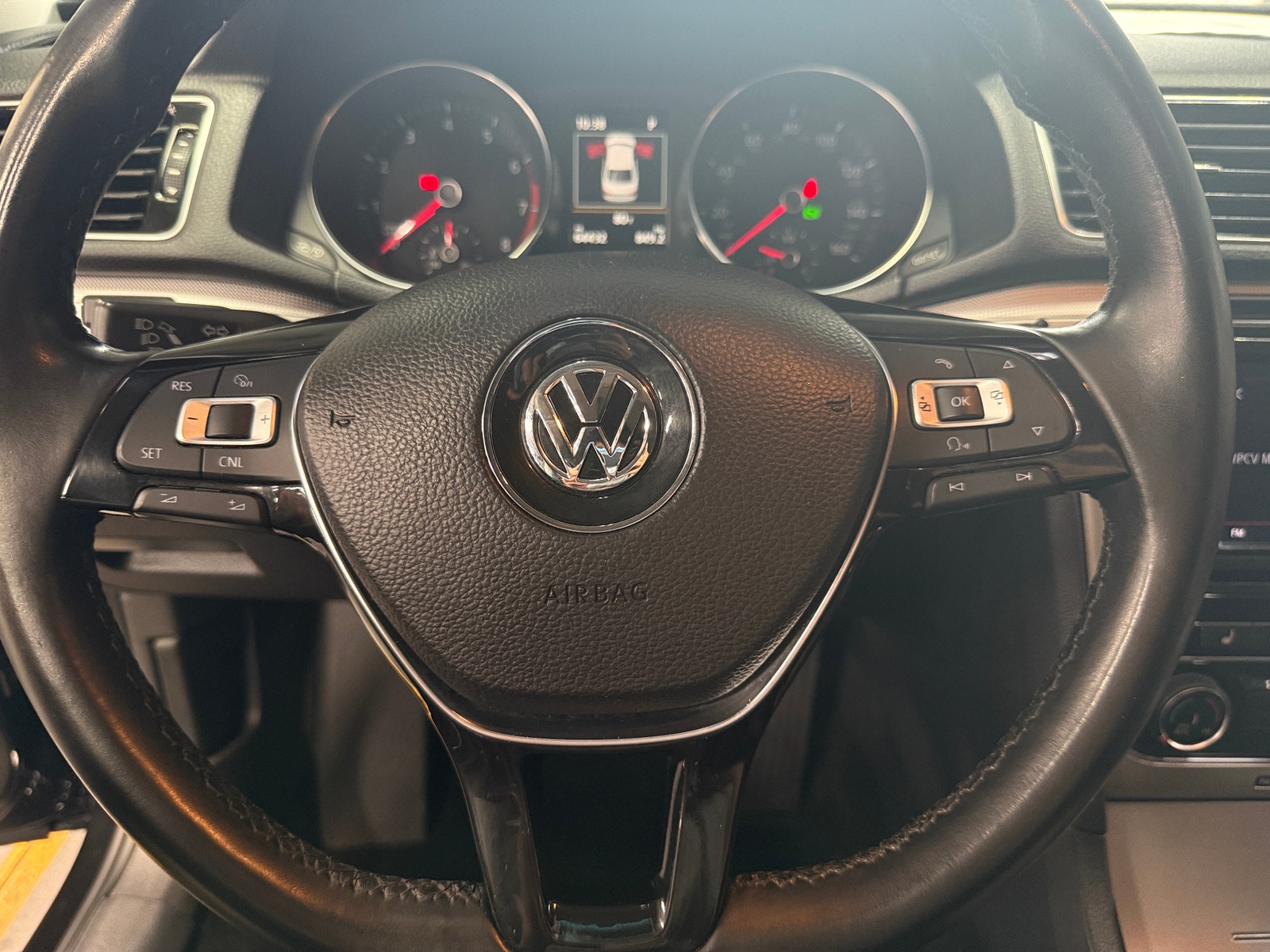 Thumbnail: 2019 Volkswagen Passat - 4