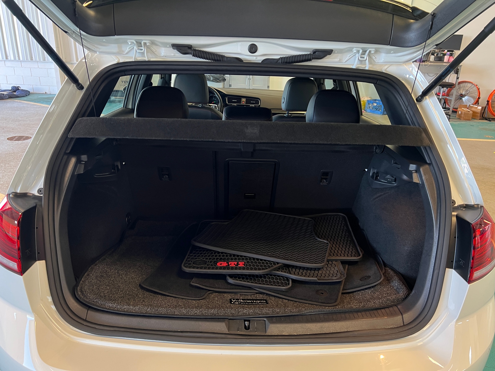 Thumbnail: 2018 Volkswagen Golf - 6