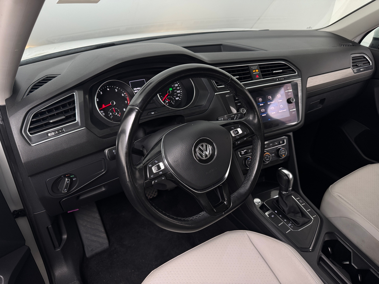 Thumbnail: 2018 Volkswagen Tiguan - 2
