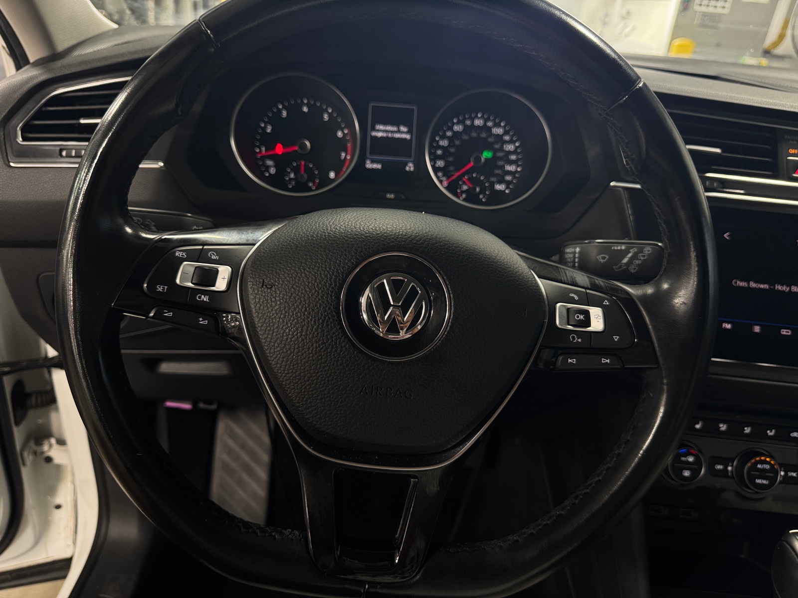 Thumbnail: 2018 Volkswagen Tiguan - 4