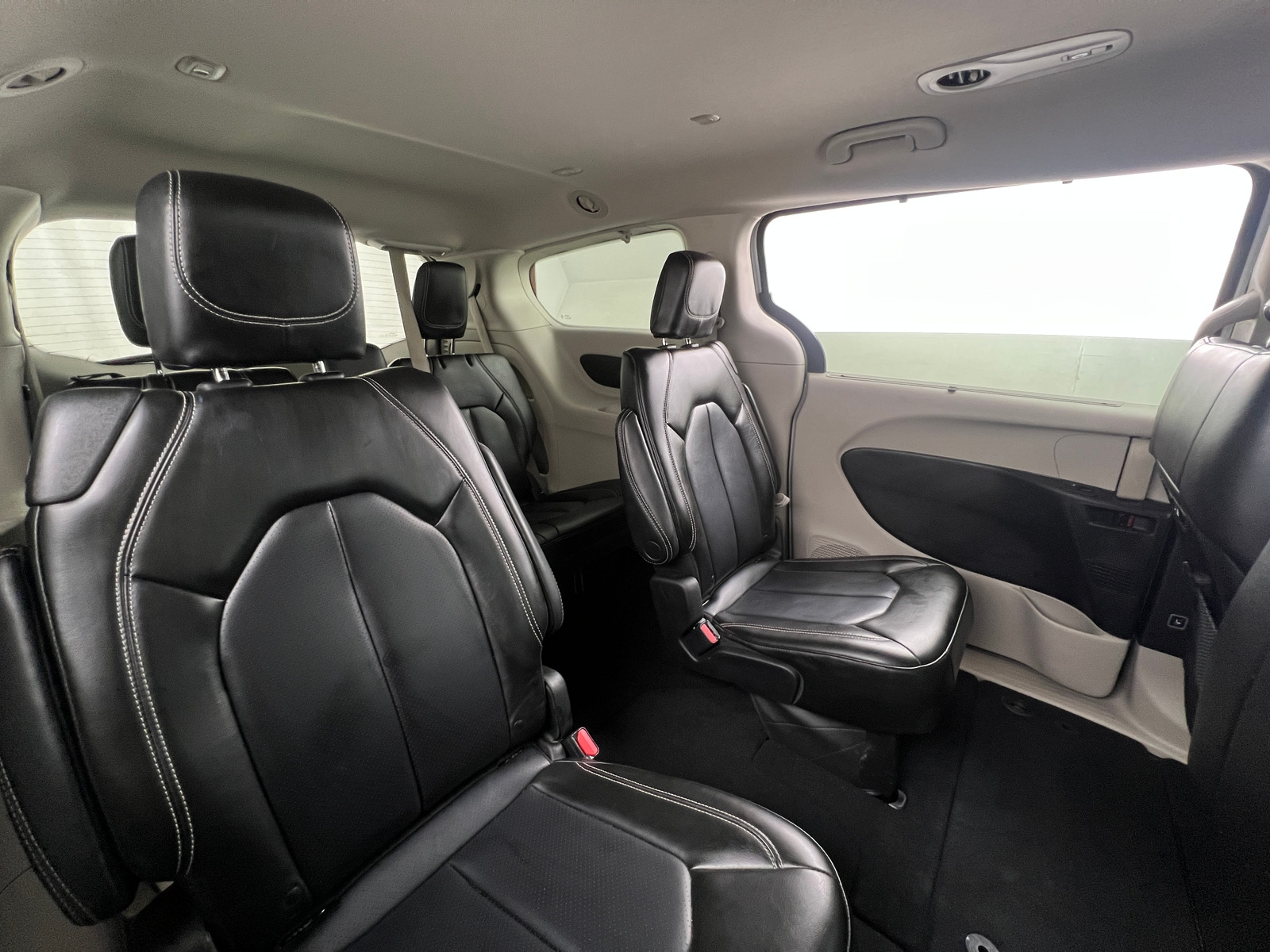 Thumbnail: 2023 Chrysler Pacifica - 5