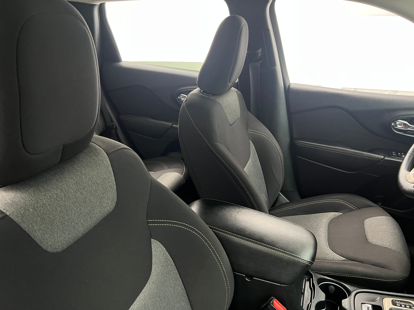 Thumbnail: 2016 Jeep Cherokee - 2