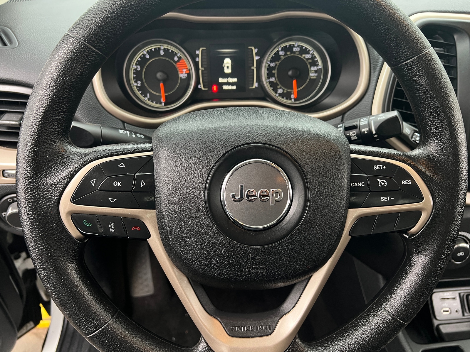Thumbnail: 2016 Jeep Cherokee - 5