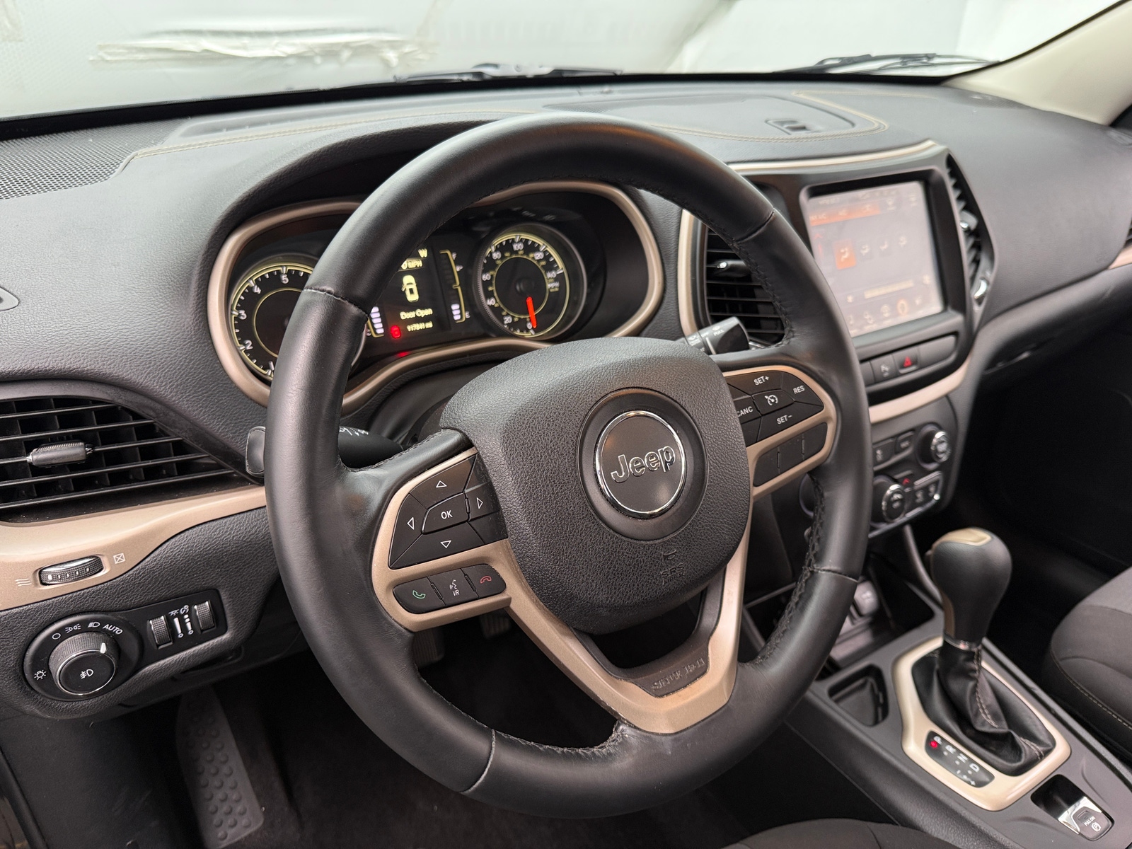 Thumbnail: 2017 Jeep Cherokee - 5