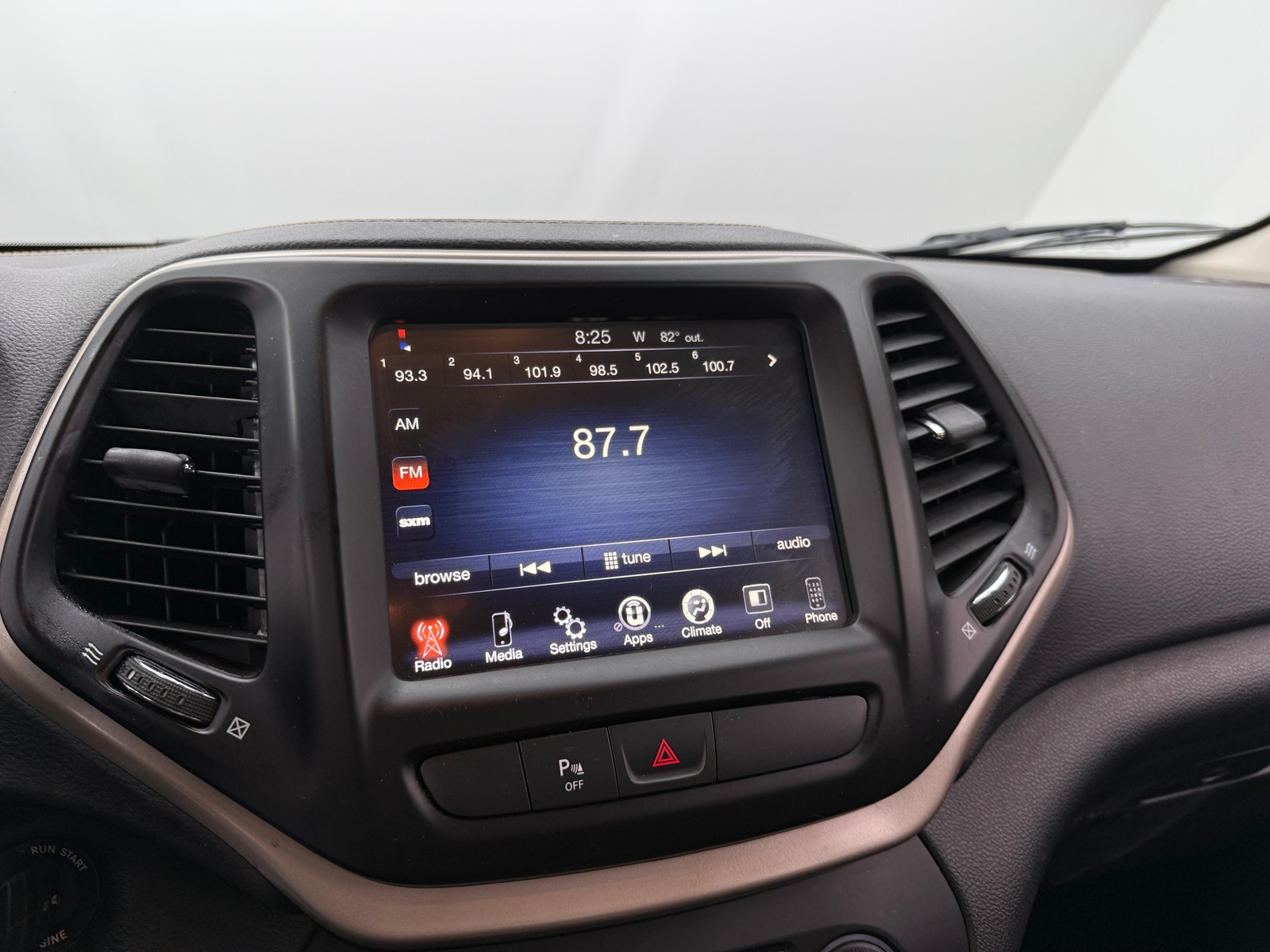 Thumbnail: 2017 Jeep Cherokee - 4