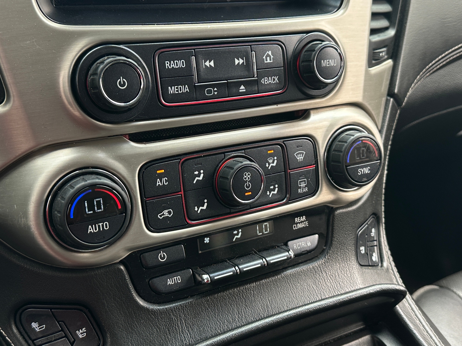 Thumbnail: 2016 GMC Yukon XL - 3