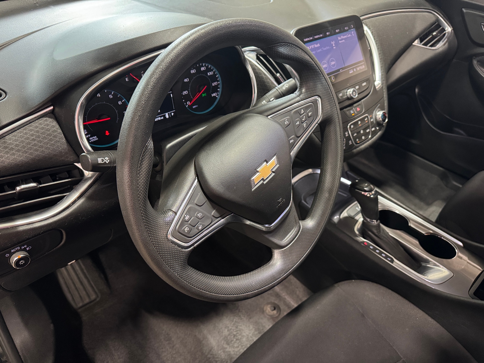 Thumbnail: 2020 Chevrolet Malibu - 3