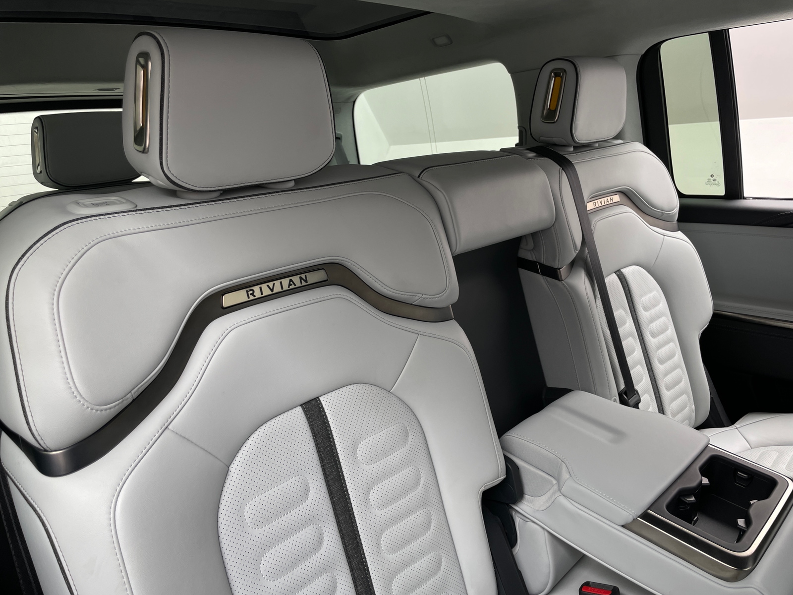 Thumbnail: 2023 Rivian R1S - 6