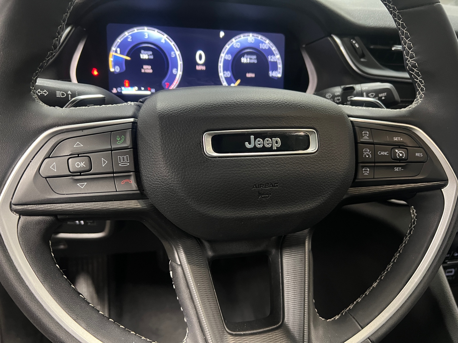 Thumbnail: 2023 Jeep Grand Cherokee L - 5
