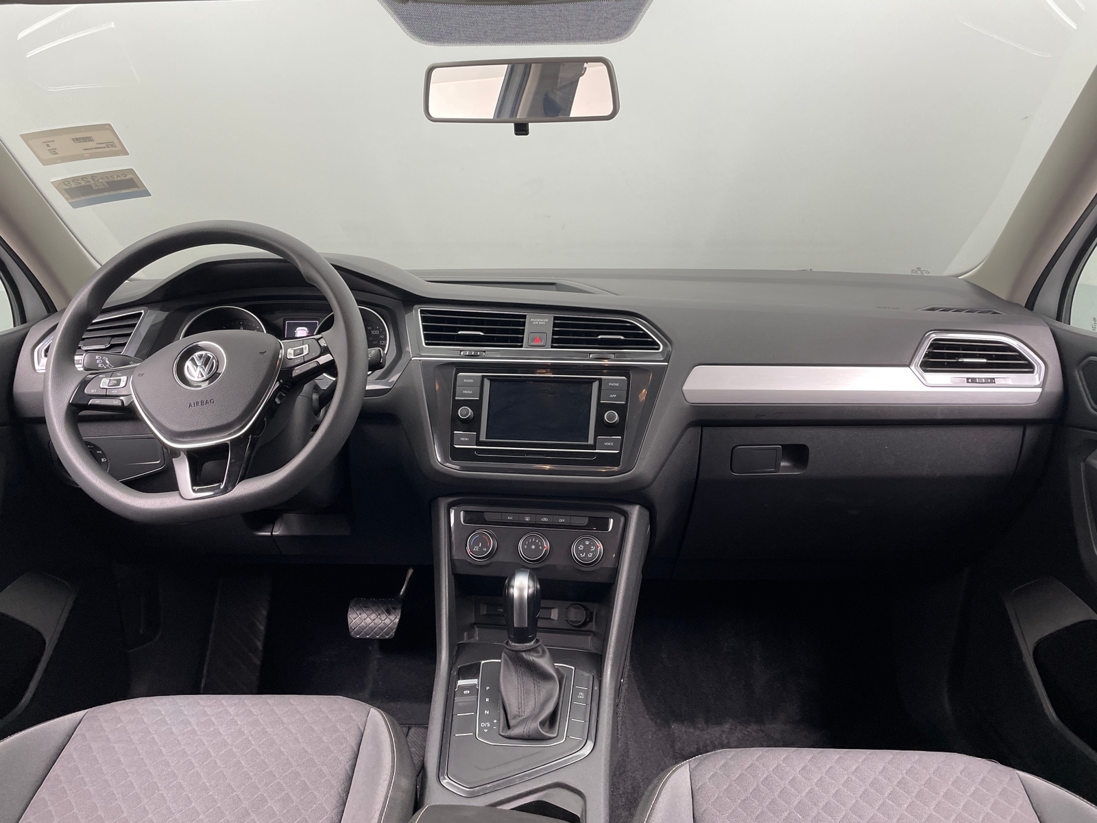 Thumbnail: 2021 Volkswagen Tiguan - 3