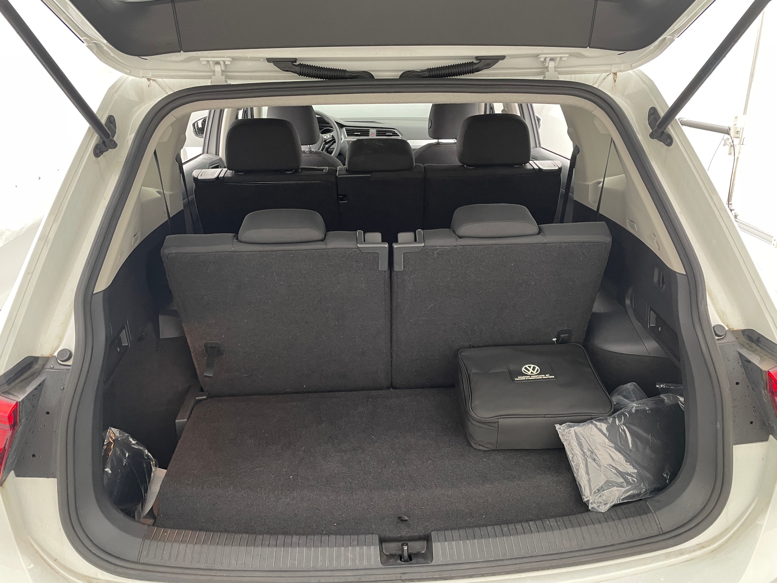 Thumbnail: 2021 Volkswagen Tiguan - 7