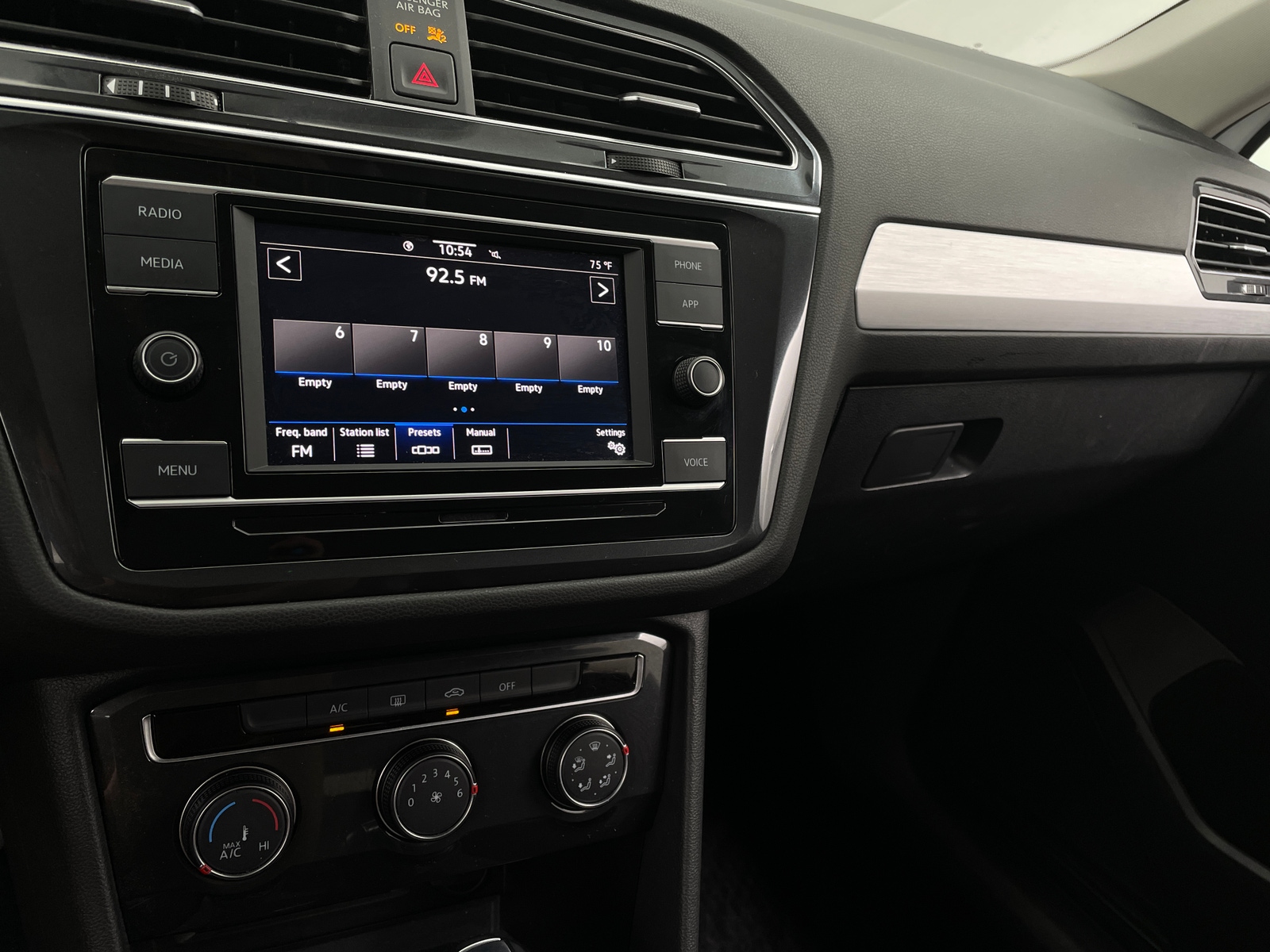 Thumbnail: 2021 Volkswagen Tiguan - 4