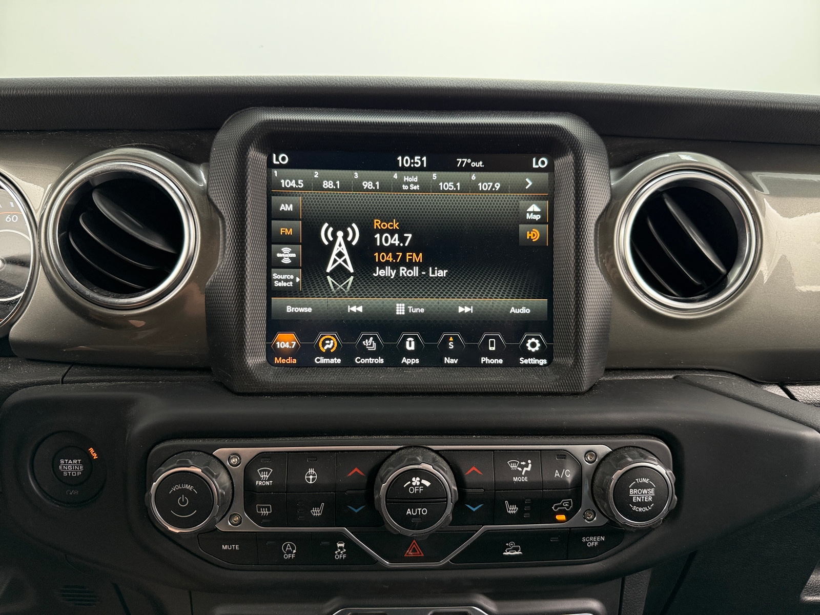 Thumbnail: 2023 Jeep Gladiator - 4