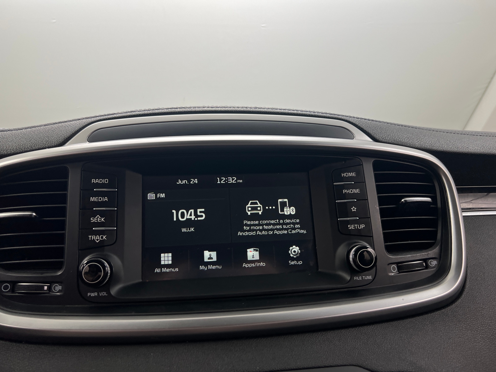 Thumbnail: 2019 Kia Sorento - 4
