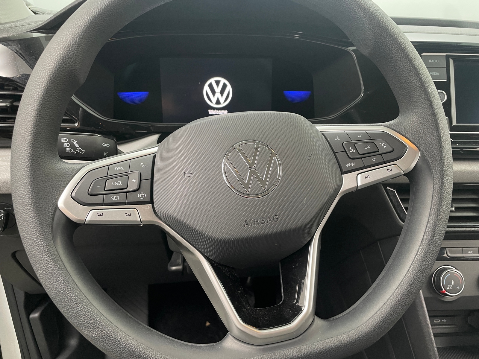 Thumbnail: 2022 Volkswagen Taos - 5