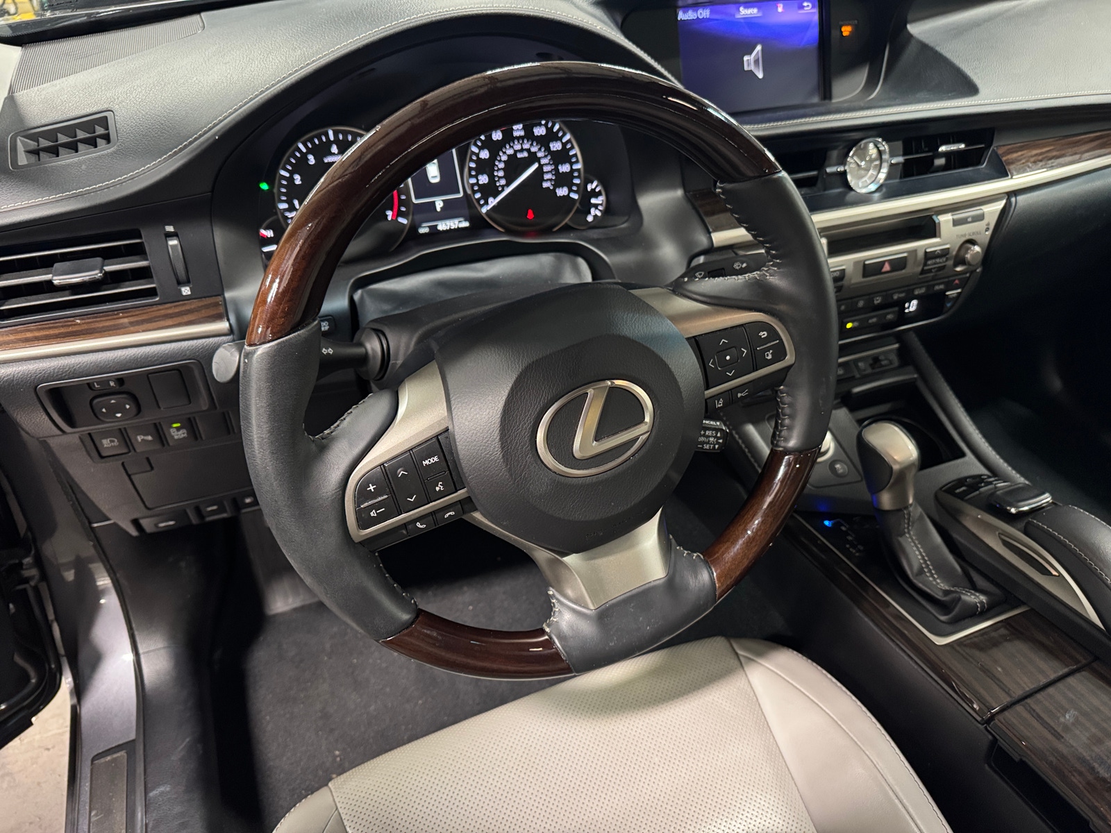 Thumbnail: 2017 Lexus ES - 5