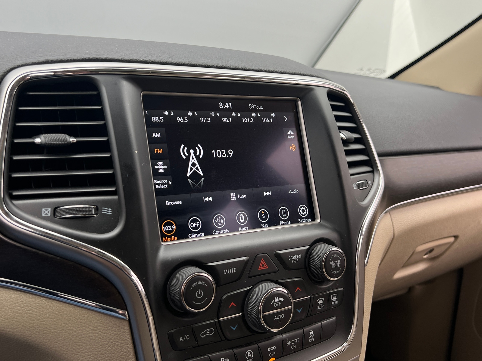 Thumbnail: 2018 Jeep Grand Cherokee - 3