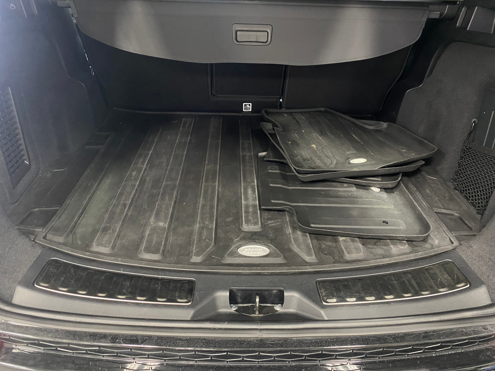 Thumbnail: 2023 Land Rover Discovery Sport - 6