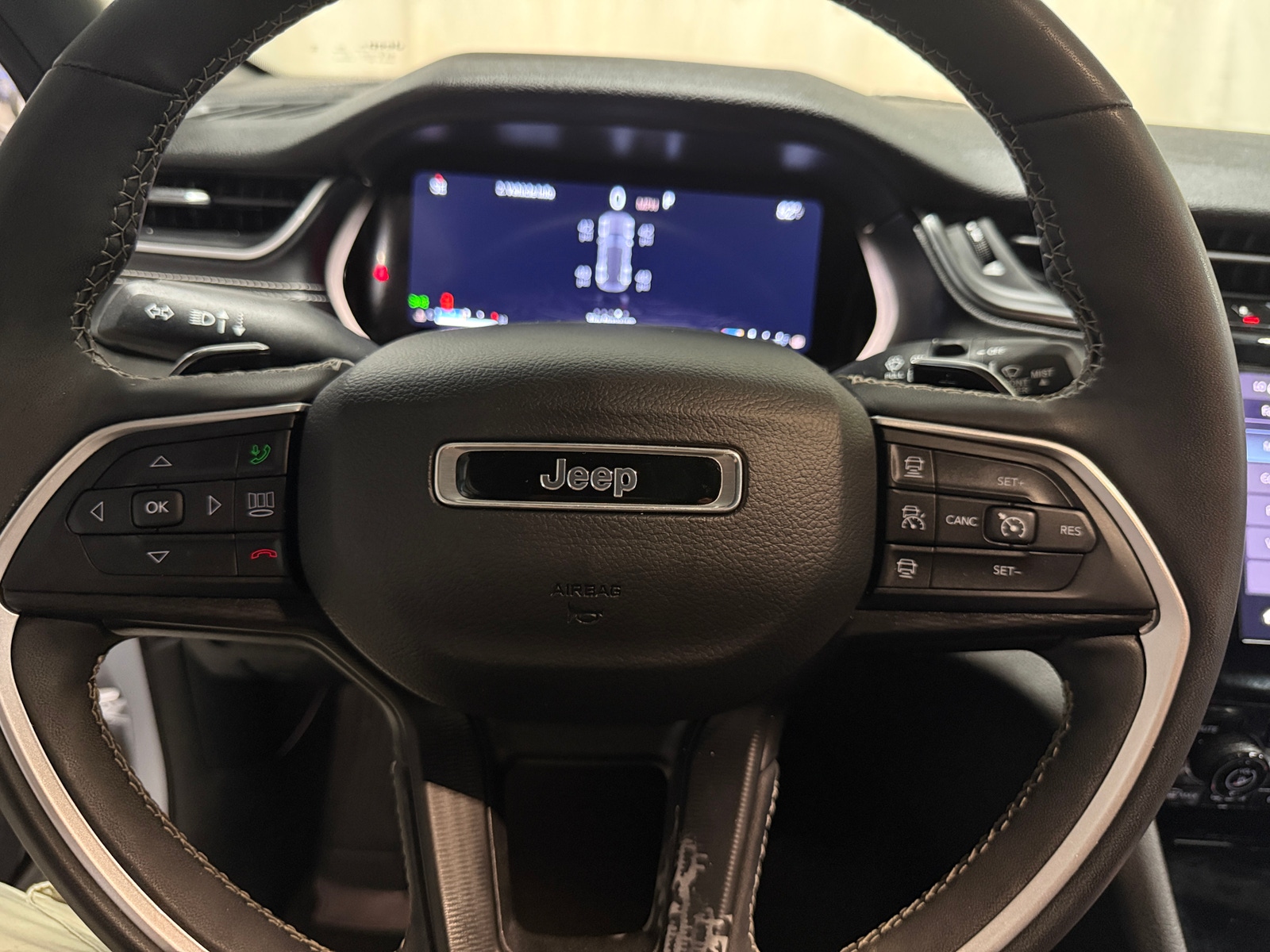Thumbnail: 2023 Jeep Grand Cherokee - 5