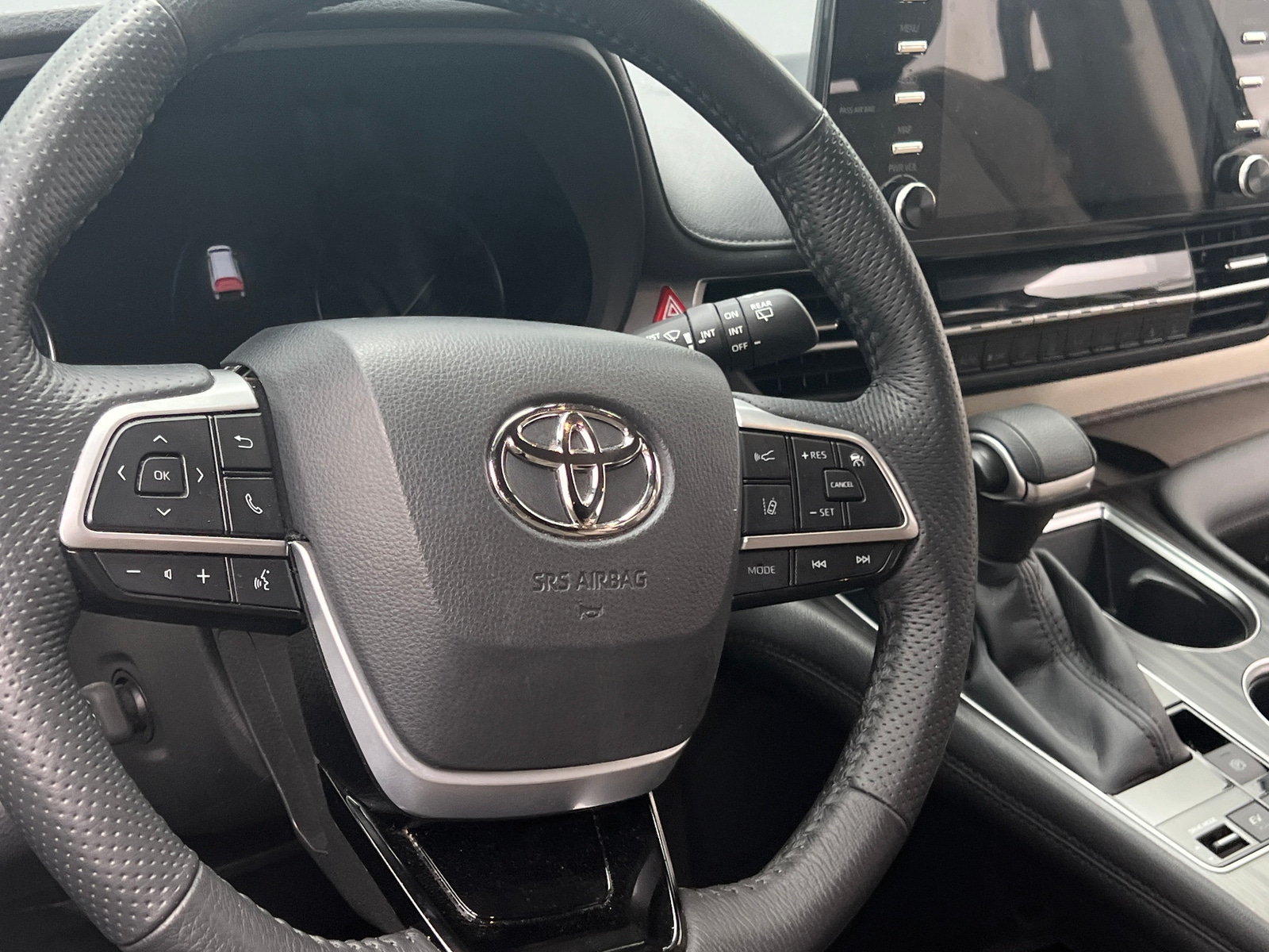 Thumbnail: 2022 Toyota Sienna - 4
