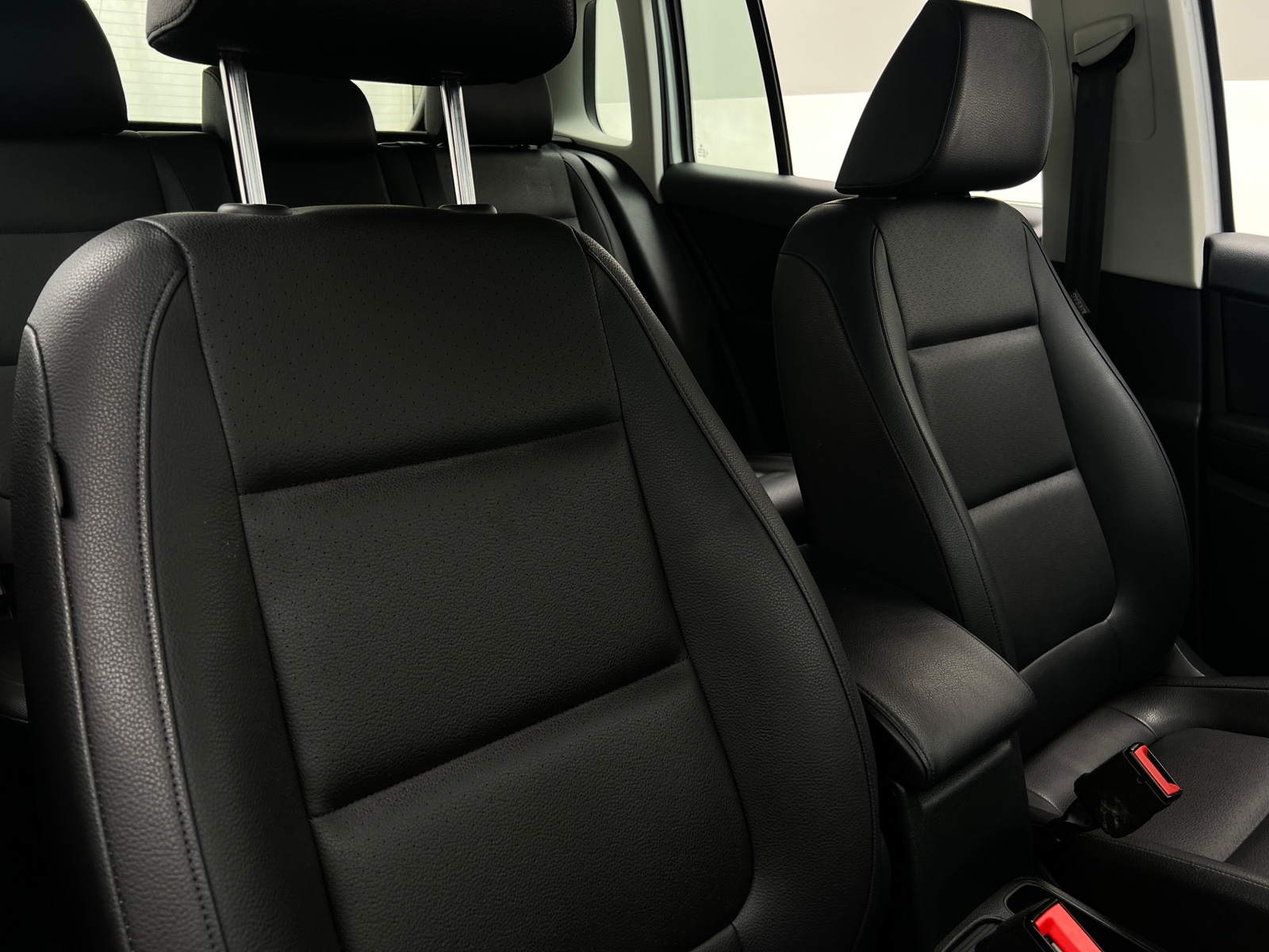 Thumbnail: 2017 Volkswagen Tiguan - 2