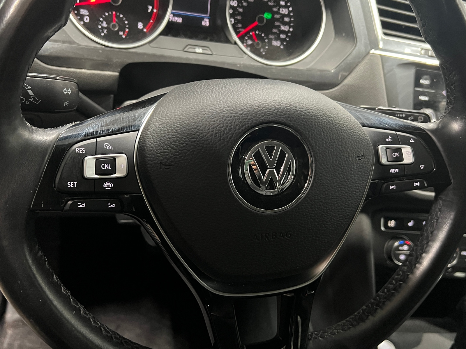 Thumbnail: 2019 Volkswagen Tiguan - 4