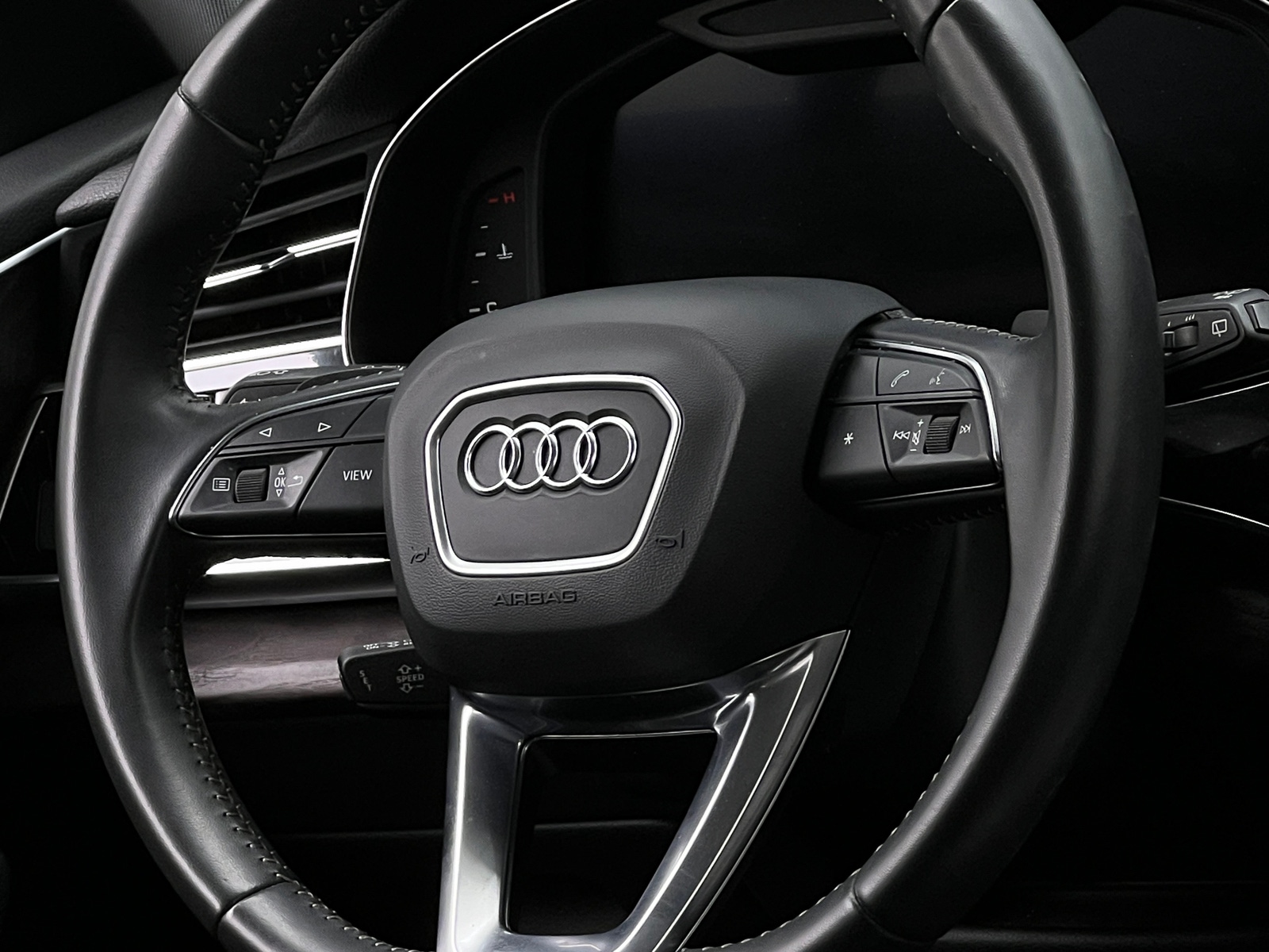 Thumbnail: 2019 Audi Q8 - 4