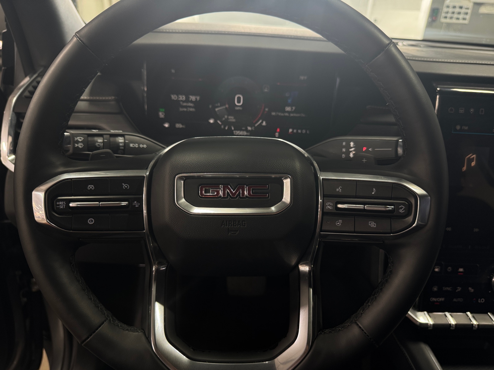 Thumbnail: 2024 GMC Acadia - 4