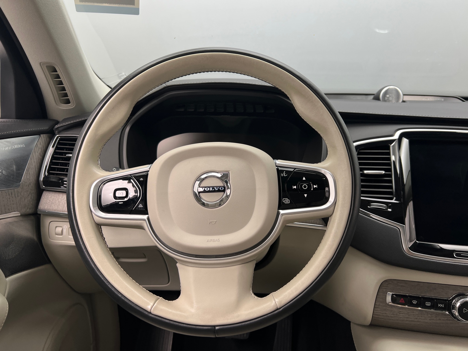 Thumbnail: 2022 Volvo XC90 - 4