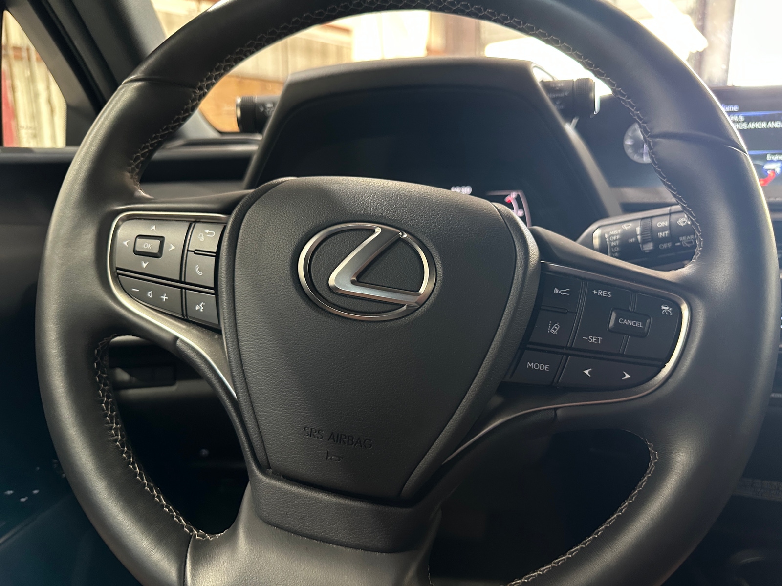 Thumbnail: 2022 Lexus UX - 4