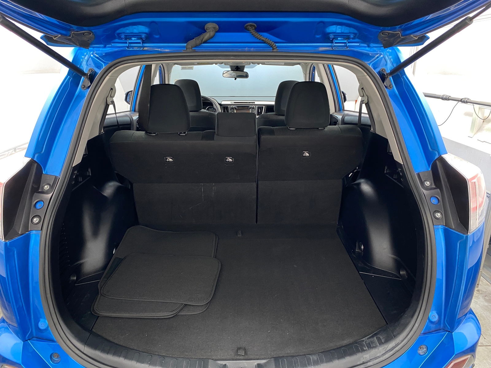 Thumbnail: 2018 Toyota RAV4 - 7