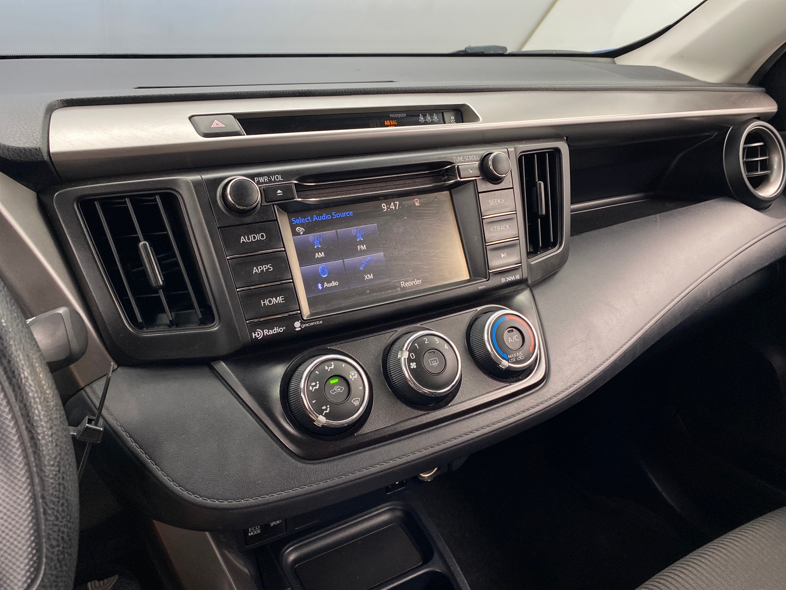Thumbnail: 2018 Toyota RAV4 - 4