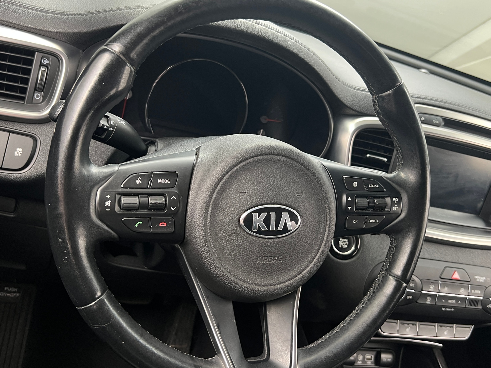 Thumbnail: 2017 Kia Sorento - 4