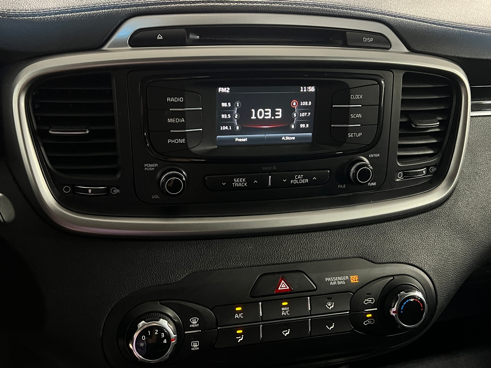 Thumbnail: 2017 Kia Sorento - 4