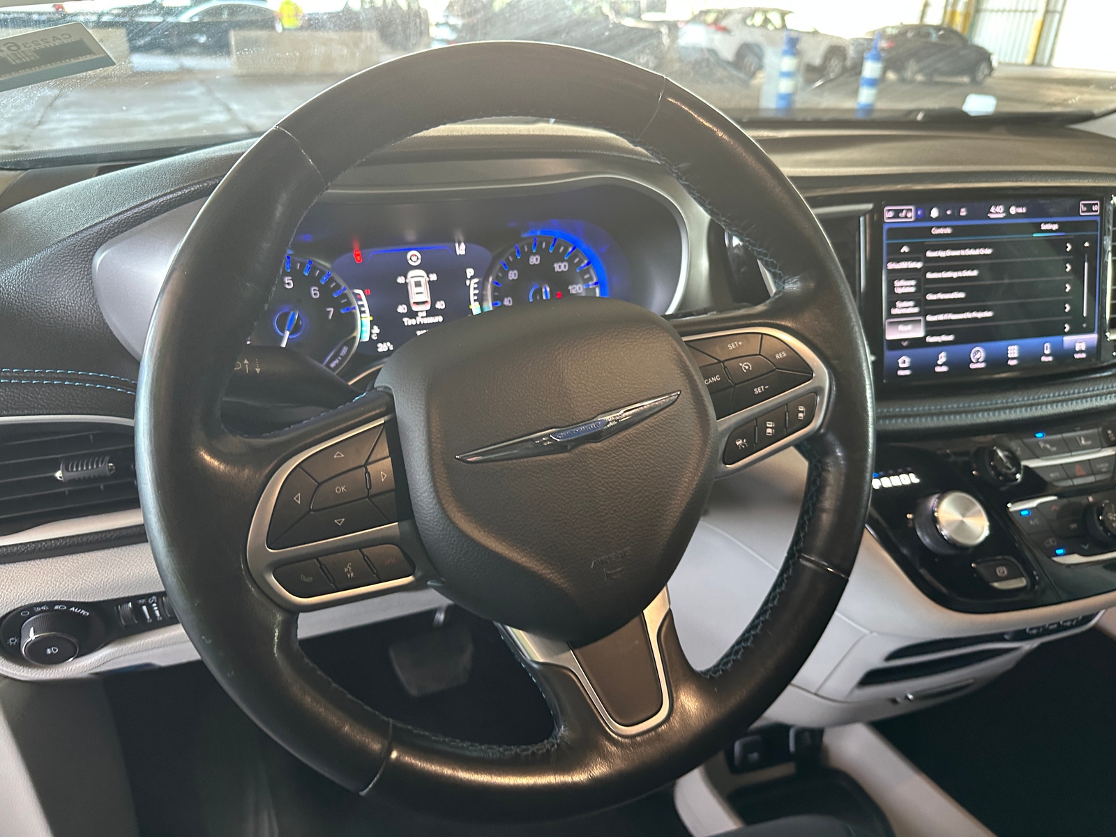 Thumbnail: 2021 Chrysler Pacifica - 4