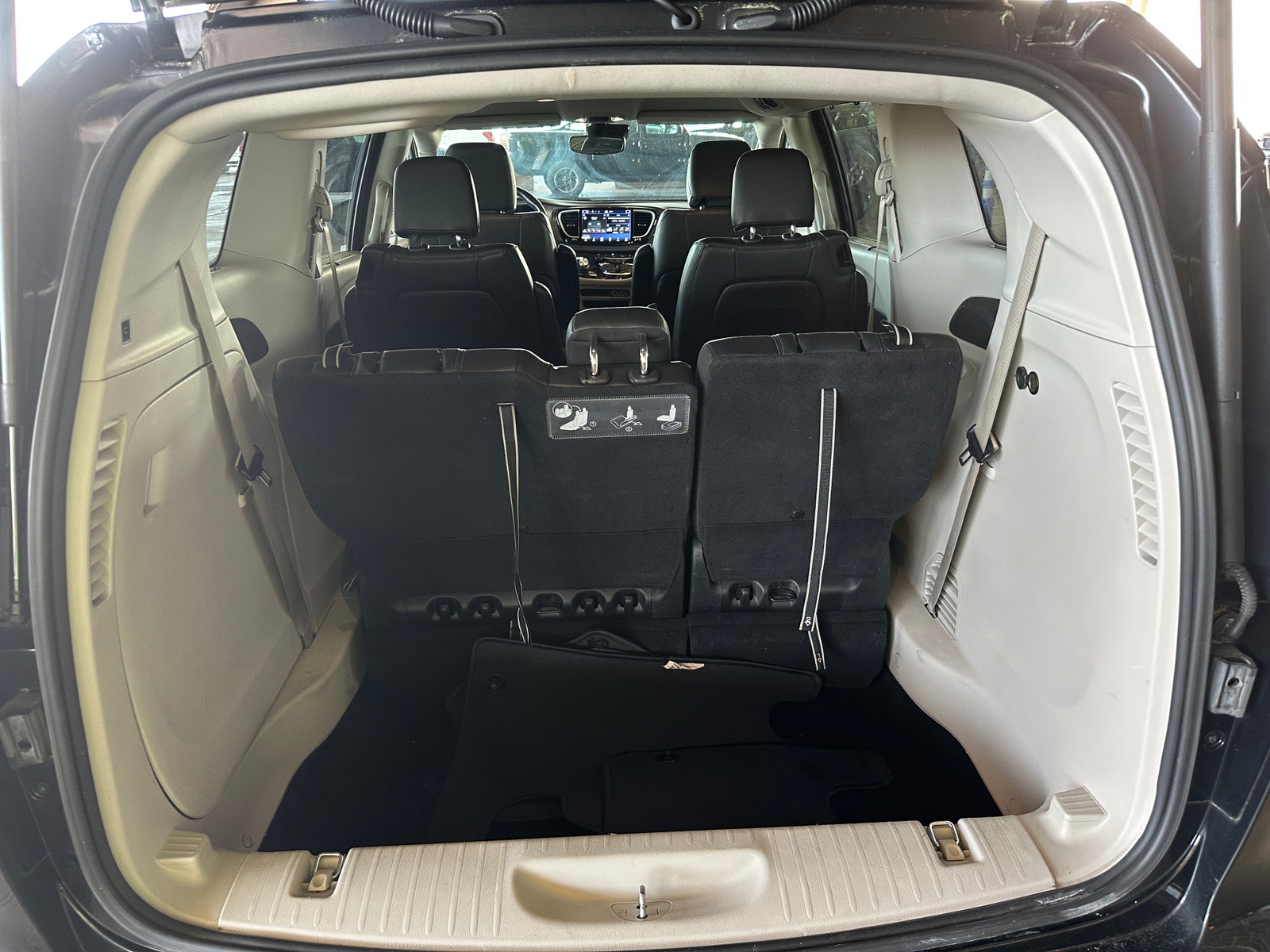 Thumbnail: 2021 Chrysler Pacifica - 6