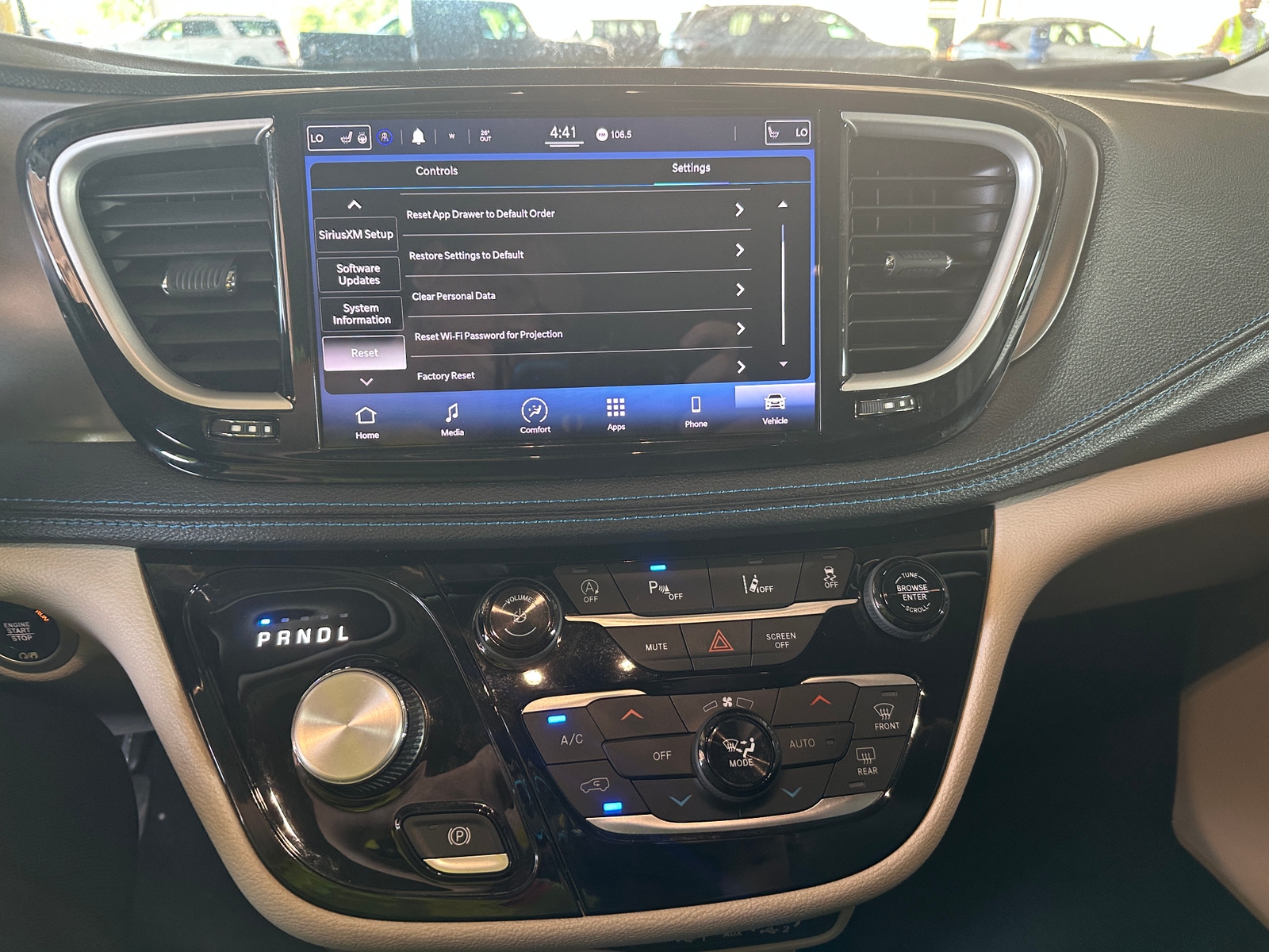 Thumbnail: 2021 Chrysler Pacifica - 3