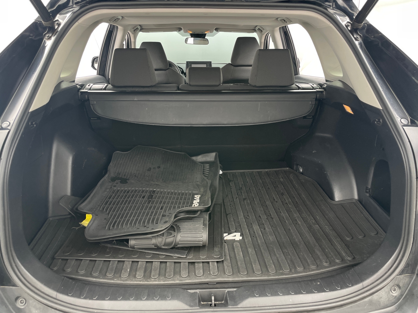 Thumbnail: 2019 Toyota RAV4 - 7