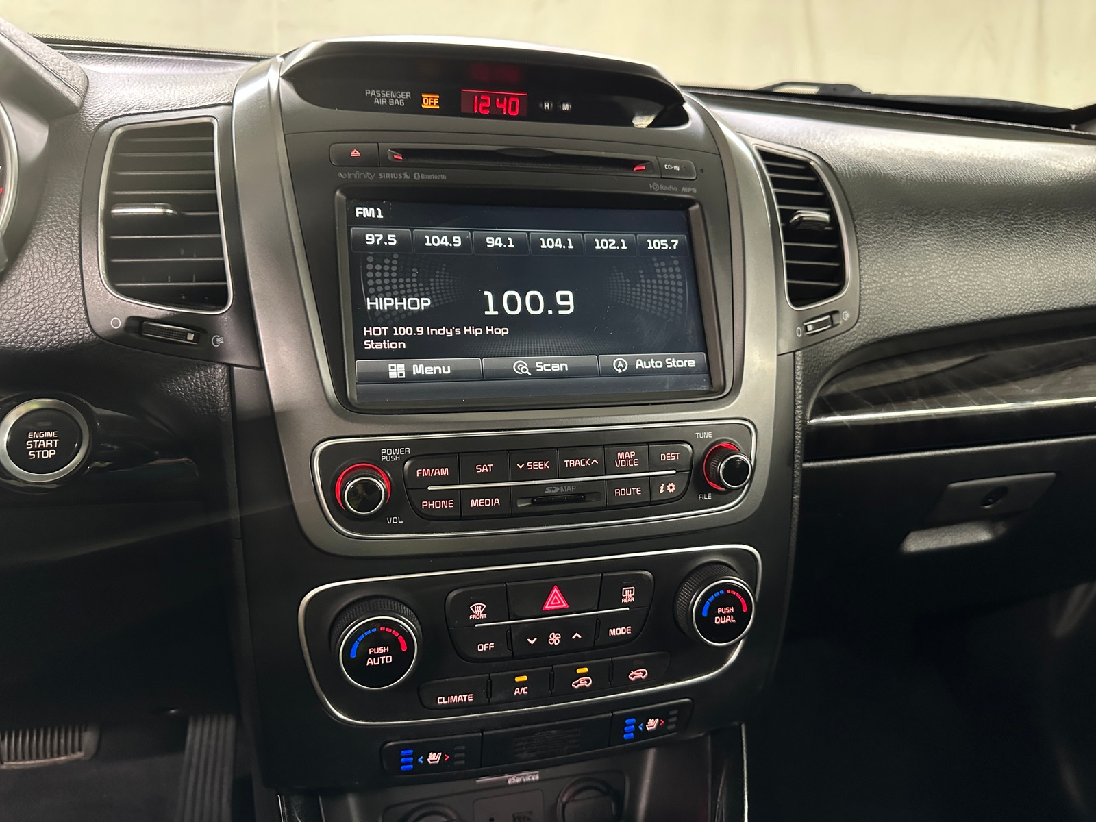 Thumbnail: 2014 Kia Sorento - 3