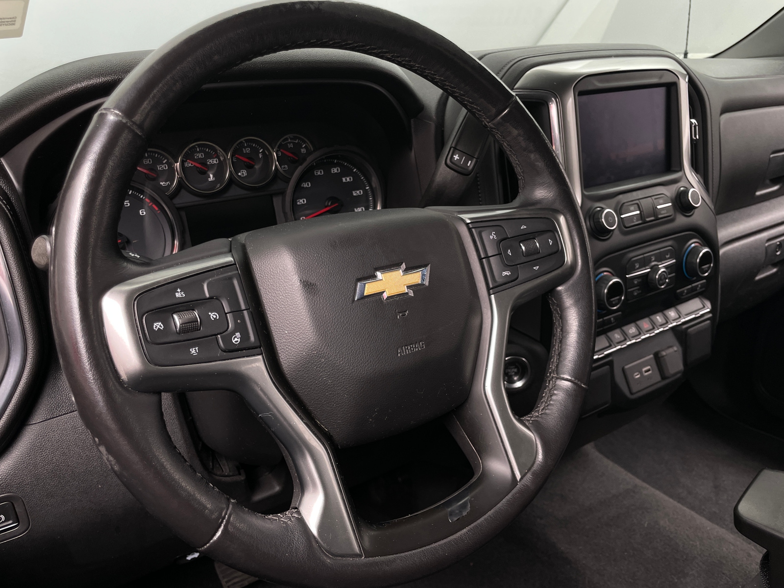 Thumbnail: 2020 Chevrolet Silverado 1500 - 5