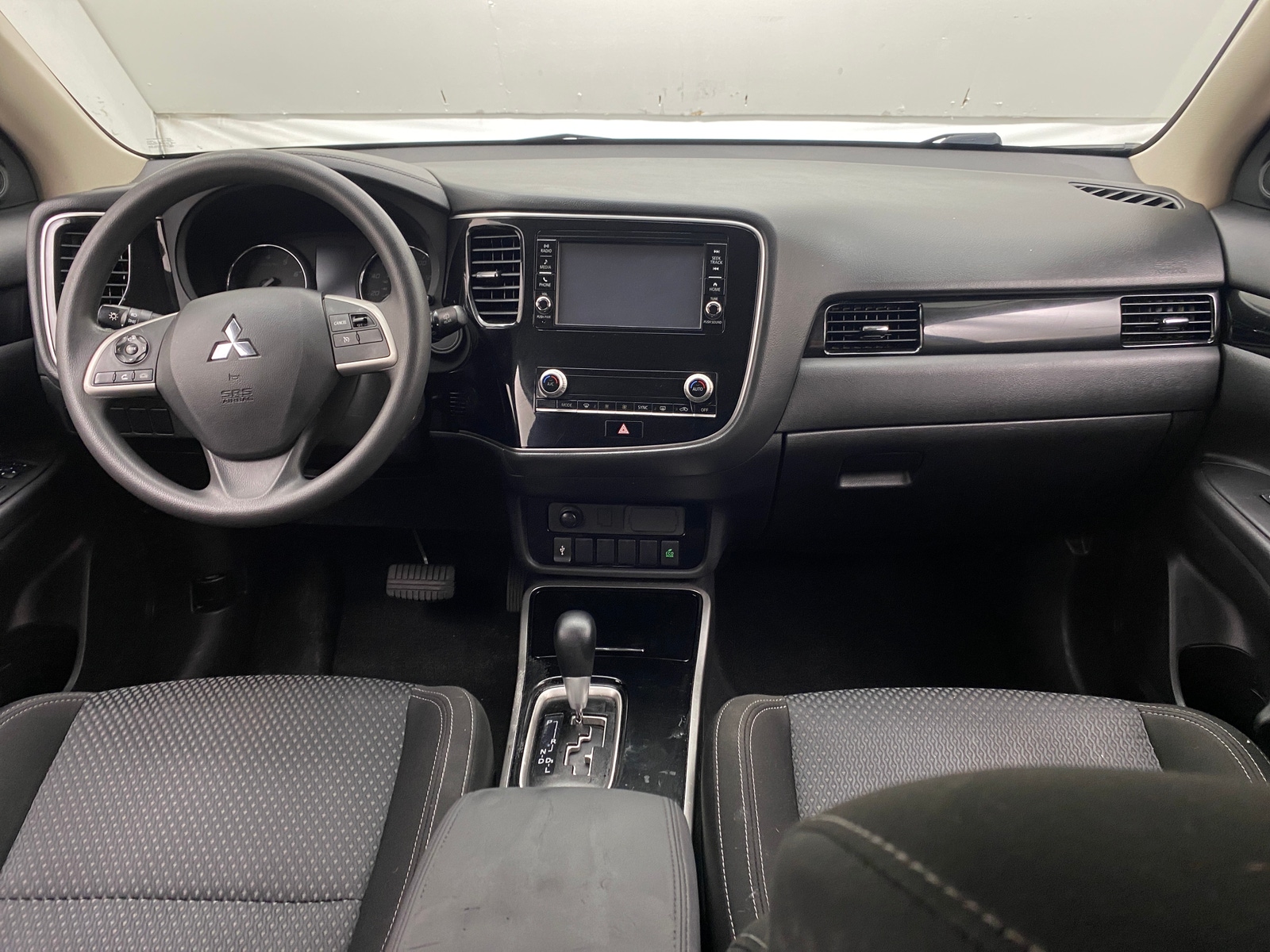 Thumbnail: 2020 Mitsubishi Outlander - 3